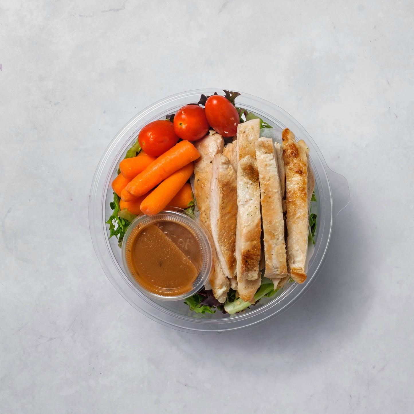 Ensalada de pollo y quinoa.